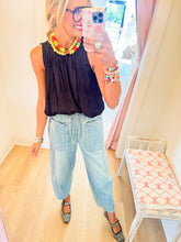 Black Sleeveless Gathered Detail Blouse