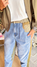 Mineral Wash Contrast Jeans