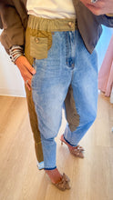 Mineral Wash Contrast Jeans