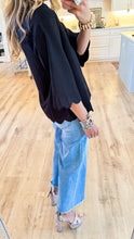 Black Scallop Edge Detail Solid Top